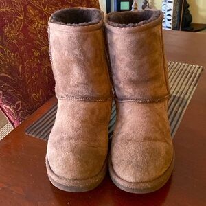 Classic UGG Short ll Women’s Brown Boots, Size 8